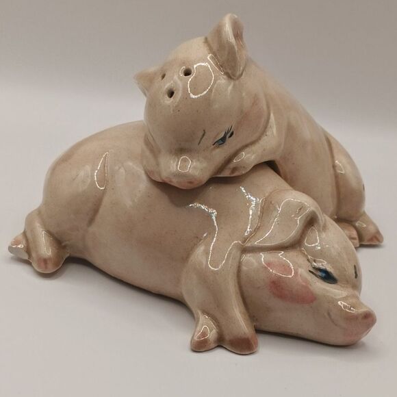Rob Roy Cuddling Pigs Salt & Pepper Shakers Preowned Ceramic Chip On Rear Foot - Picture 3 of 8